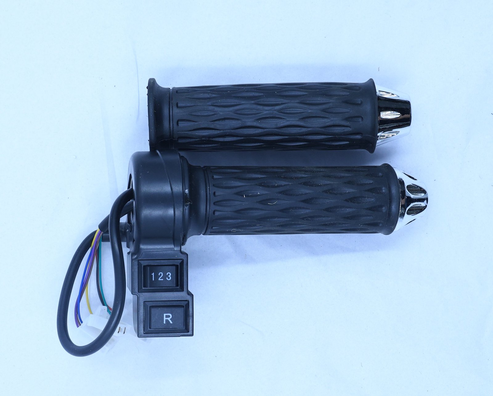 THROTTLE WATER PROOF (123+R) [UM108]