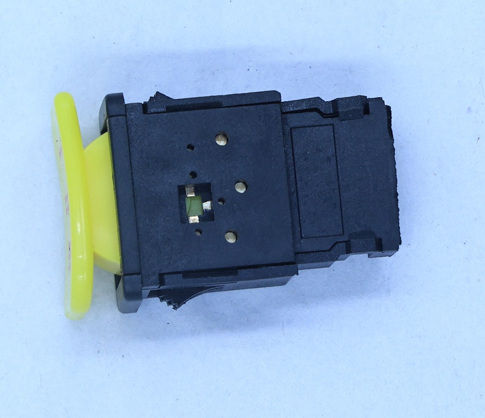 SWITCH 123 YELLOW [UM143]